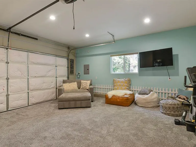 Garage
(Furniture not included. Area carpet is removed)
