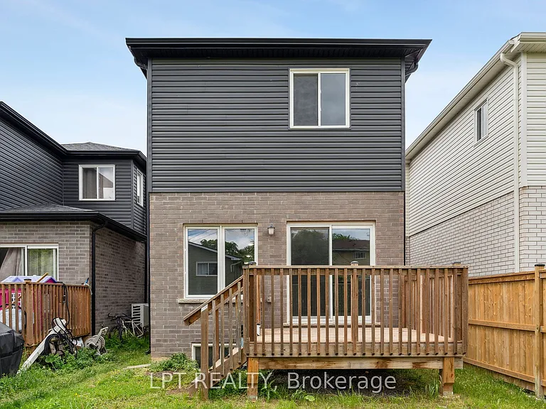 217 Louise St — Photo 34