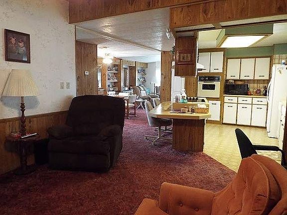 5th image of 811 Village Dr