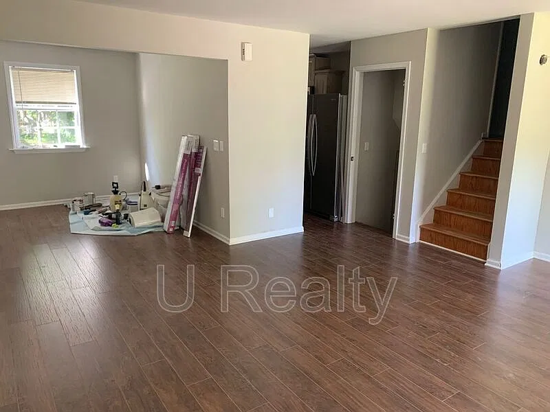 4 bed, 2.0 bath, 1570 sqft, $2,395 — Photo 3