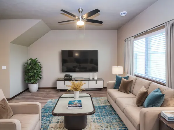 Central Park Village, 302 Devitt Dr #315, Harrisburg, SD 57032