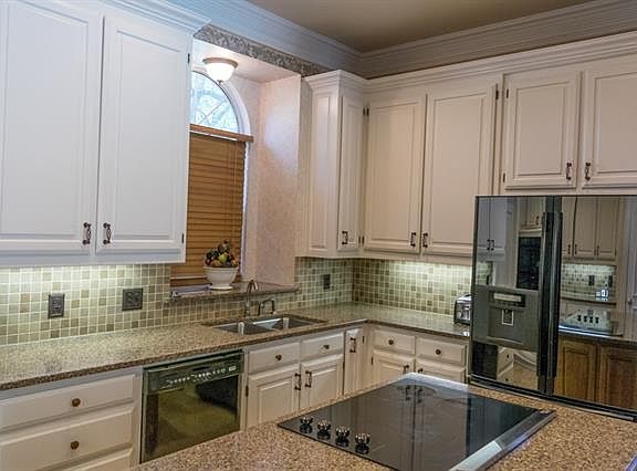 2nd image of 2313 Hollyhill Ln