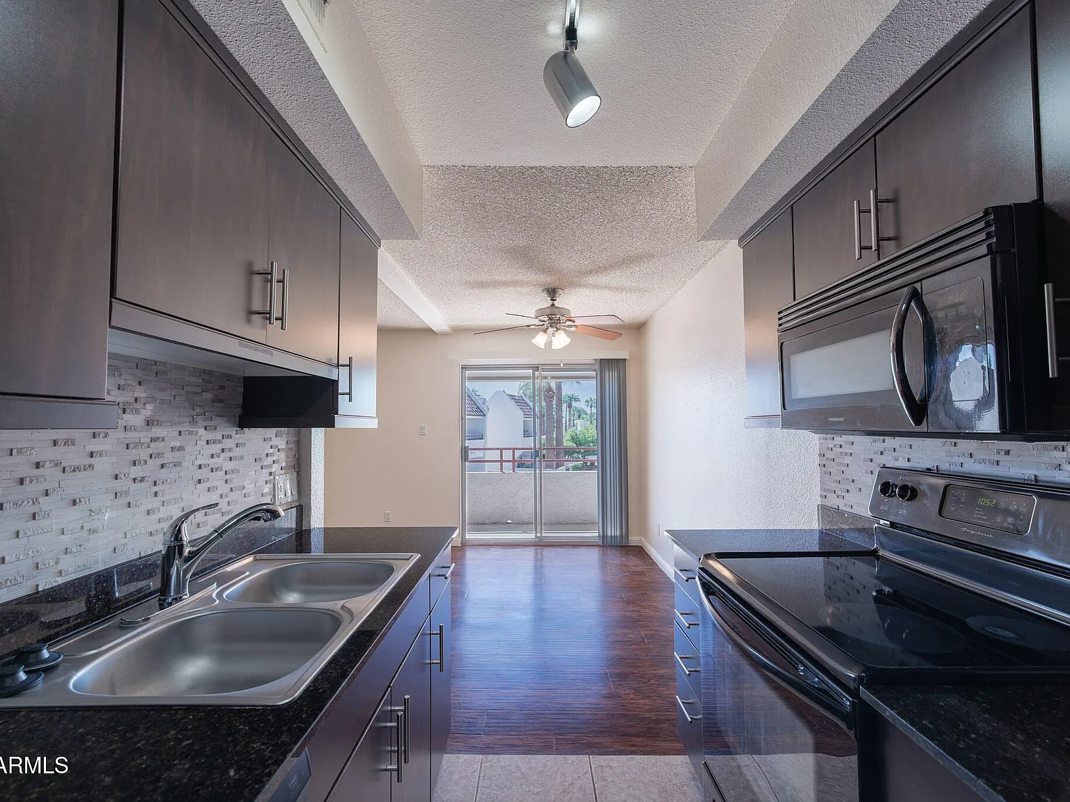 Studio, 1.0 bath, 520 sqft, $1,500 — Photo 2