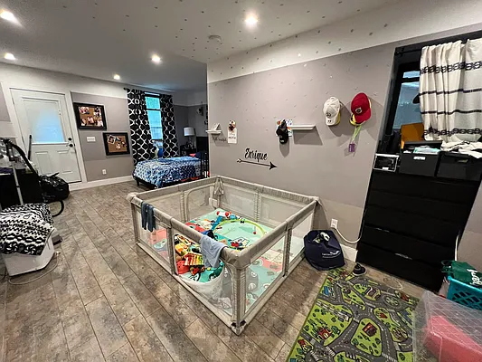 Rented by Delmark Realty LLC | media 84