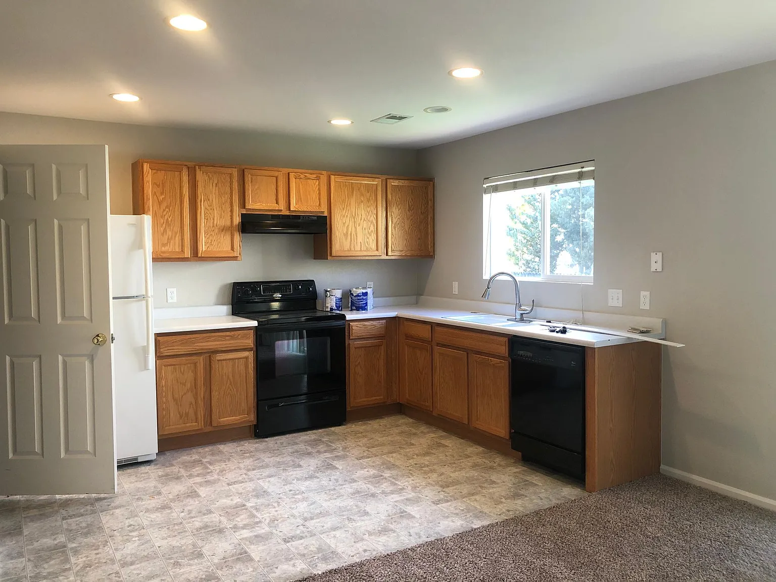 3 bed, 1410 sqft, $2,200 — Photo 4