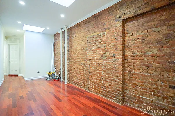 Rented by City Connections Realty | media 14