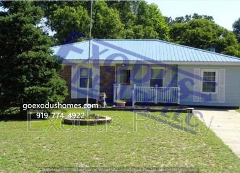5812 Shenandoah Dr — Photo 1