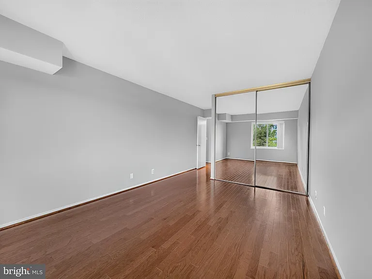 8350 Greensboro Dr #422 — Photo 23