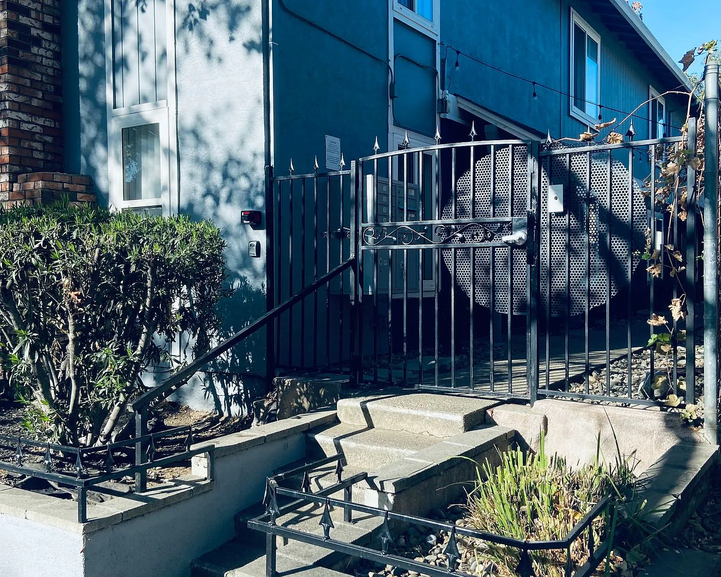 W St Apartments — Photo 1