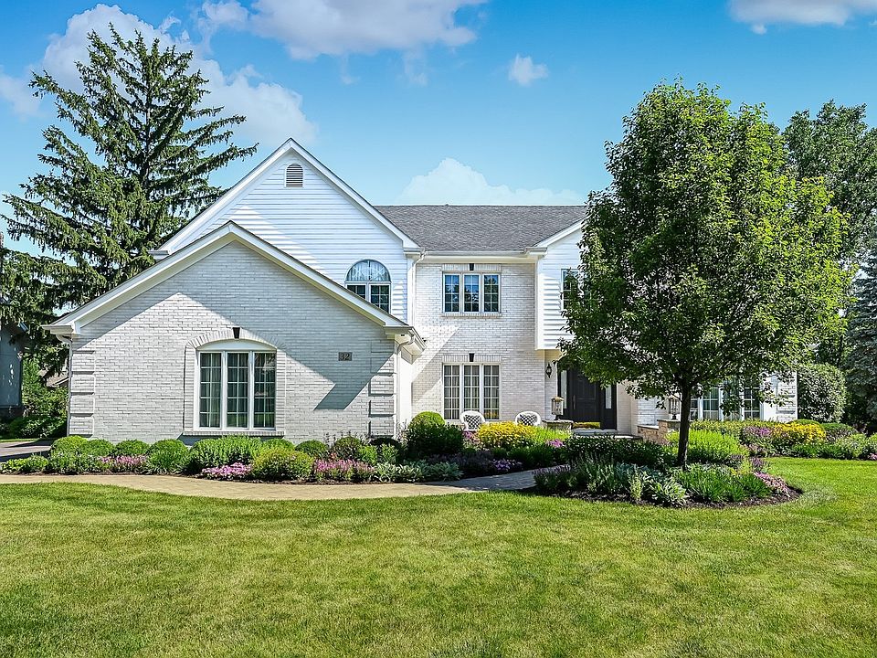 1st image of 32 Ridgefield Ln