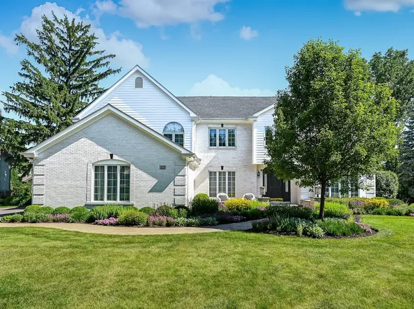 32 Ridgefield Ln, Willowbrook, IL 60527