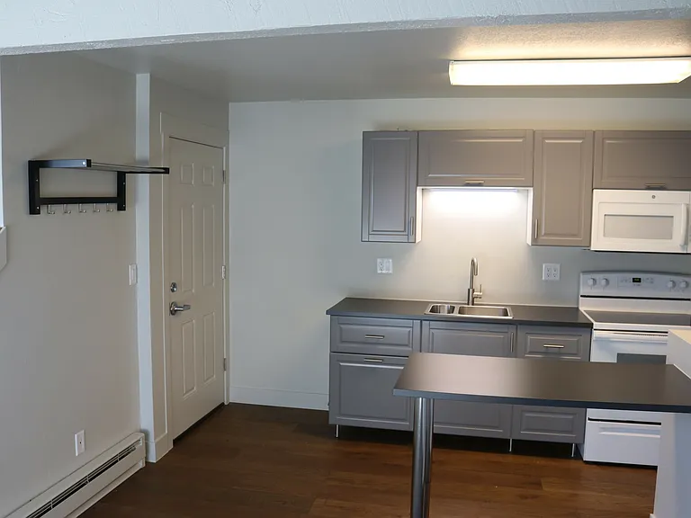 135 E 2nd St — Photo 15
