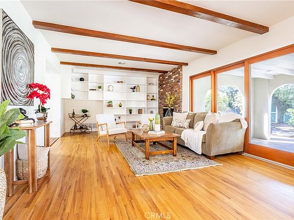 4th image of 10953 Darby Ave