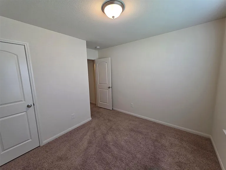 723 Crystal Lakes Dr — Photo 35
