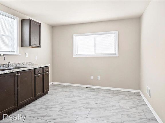 3rd image of 41 Le Blanc St