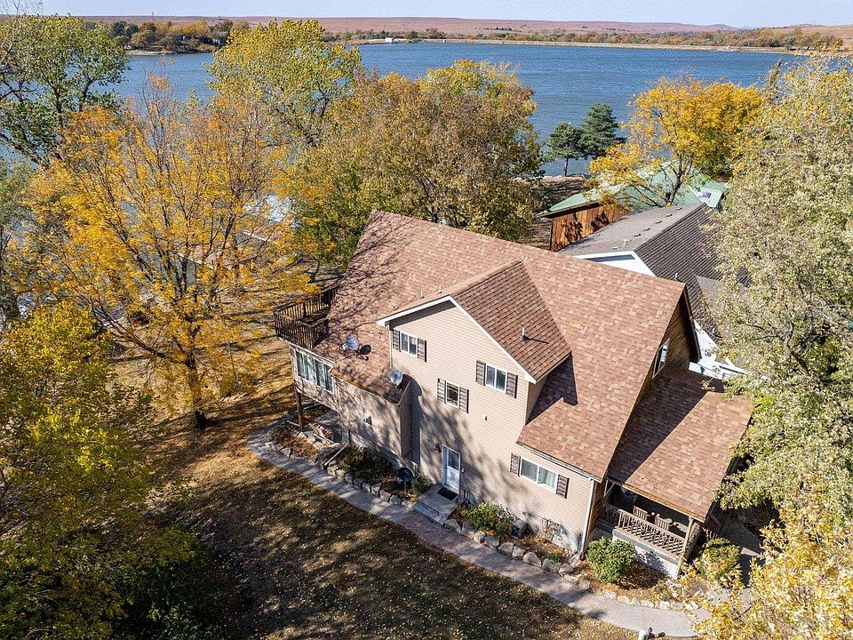 1st image of 367 Lakeshore Dr