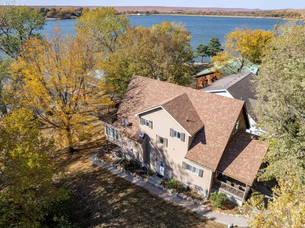 367 Lakeshore Dr, Alma, KS 66401