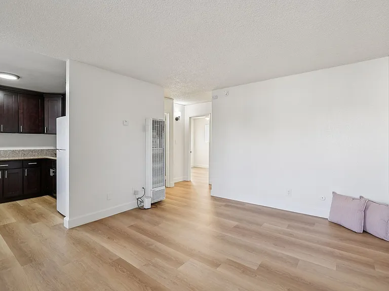 Bella Vista Apartments — Photo 63