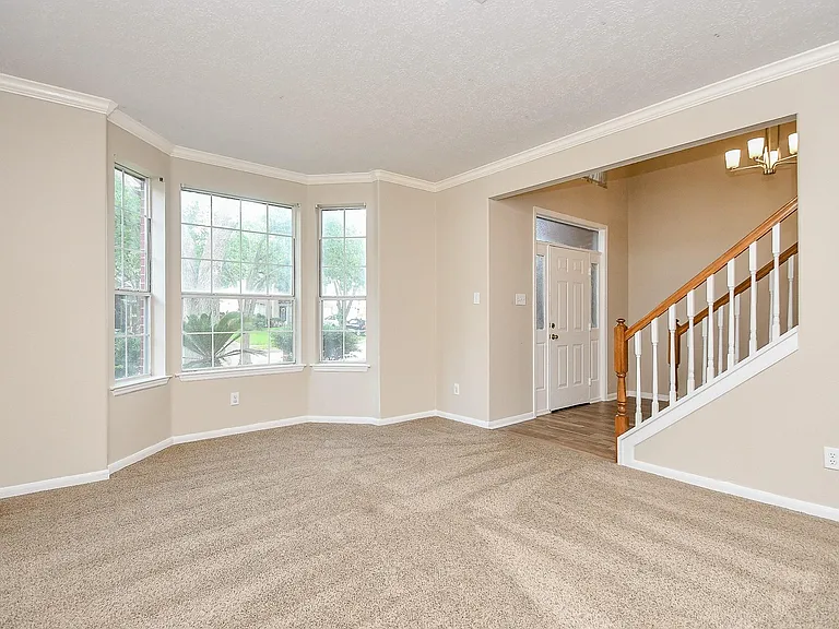 215 Windrift Ct — Photo 16