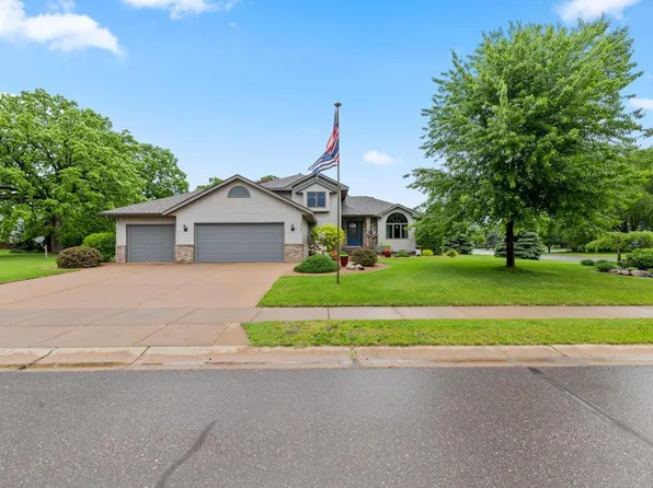 6224 Glacier Dr, North Branch, MN 55056