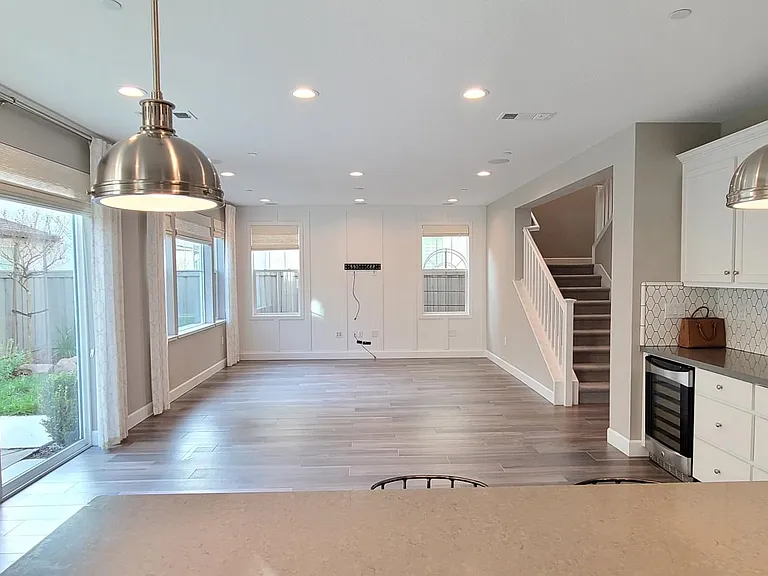 1066 Forbes Ln — Photo 15