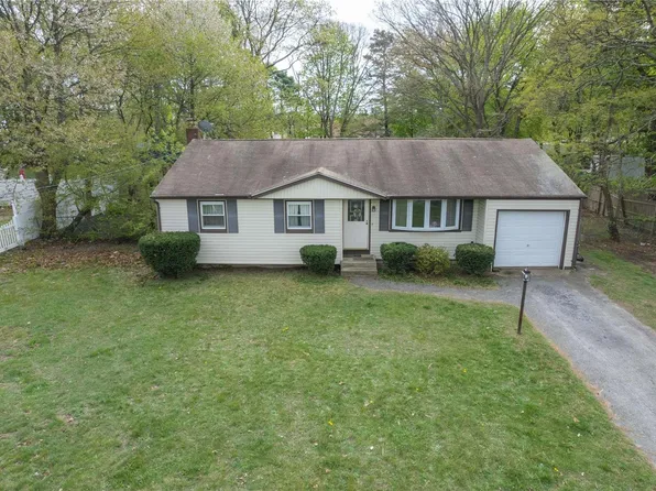 116 Evergreen Avenue, Brentwood, NY 11717