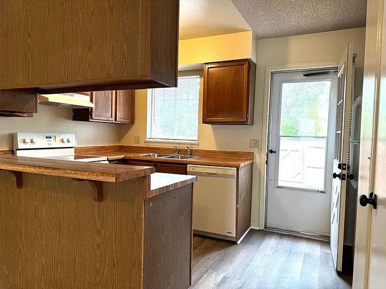 4108 Charleston Dr — Photo 9