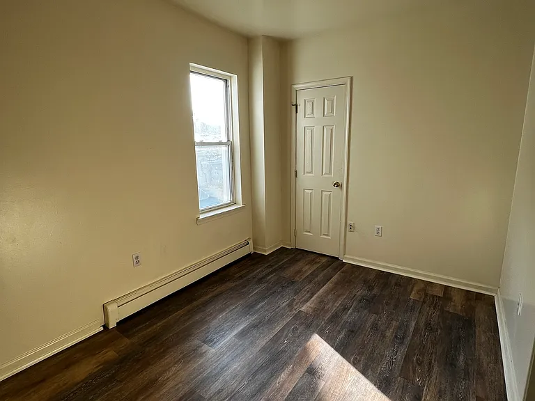 916 W Allen St — Photo 9