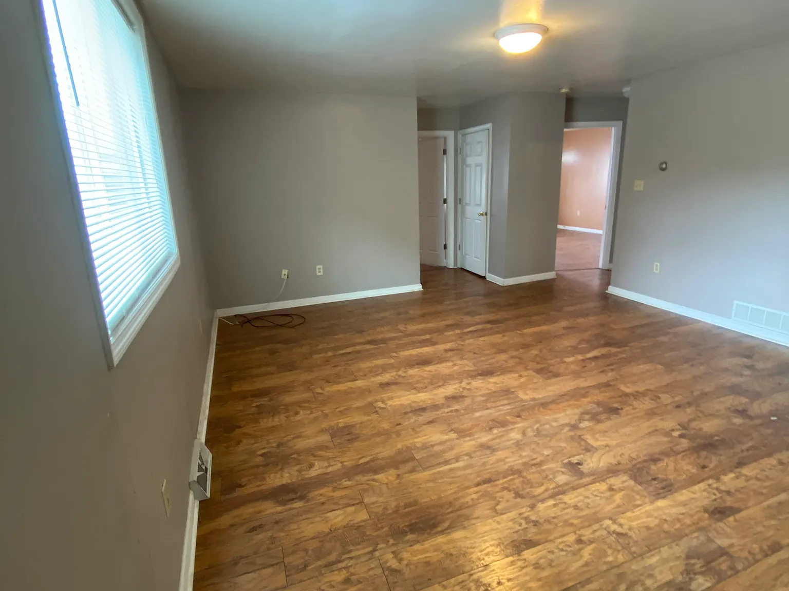 3 bed, 1000 sqft, $1,500 — Photo 4
