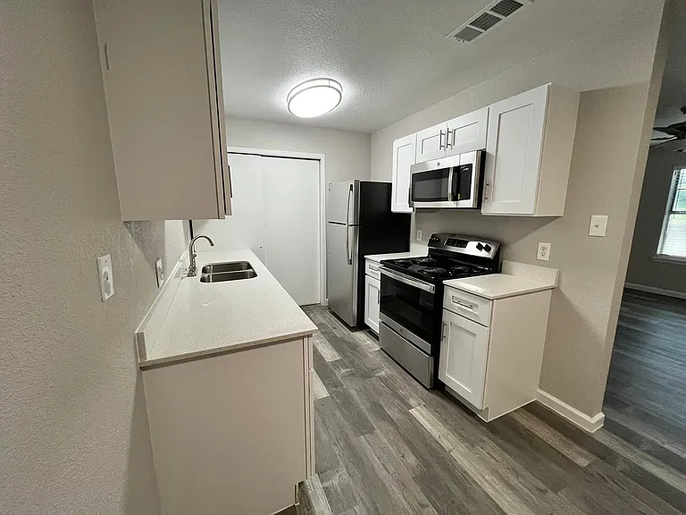 The Summit Apartments — Photo 29