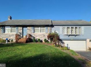 1049 W Swartzville Rd, Reinholds, PA 17569