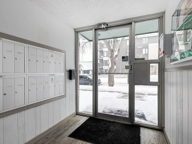 1512 15th Ave SW — Photo 58