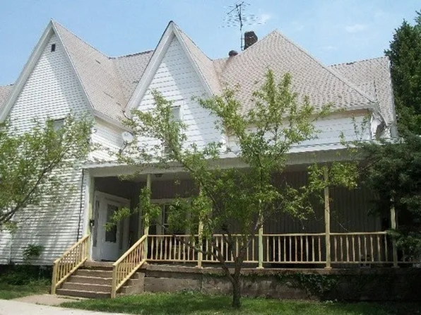 810 W 3rd St, Sterling, IL 61081
