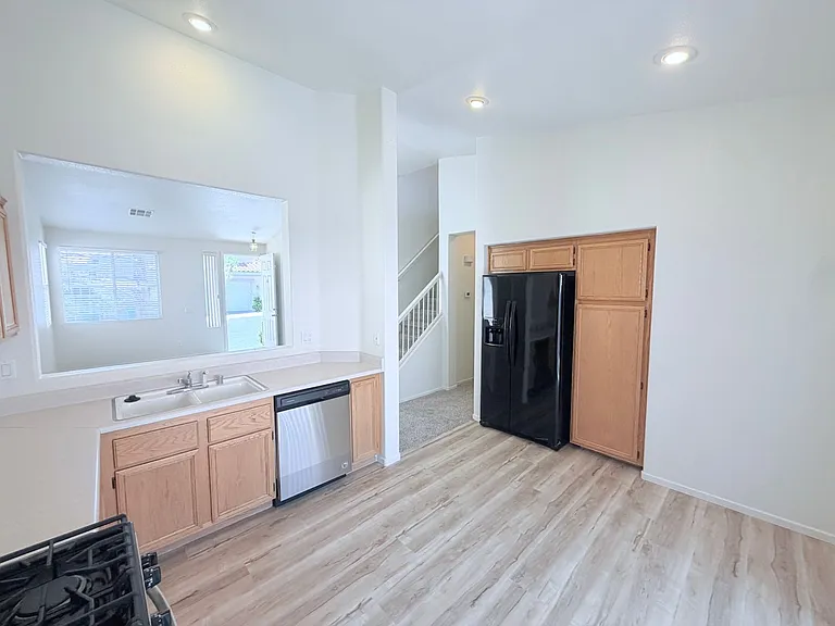 10404 Sloping Hill Ave — Photo 6