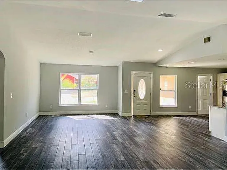 693 Shady Ct — Photo 8