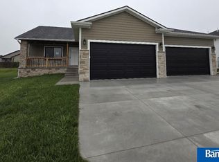 7919 Kallum Dr, Lincoln, NE 68516