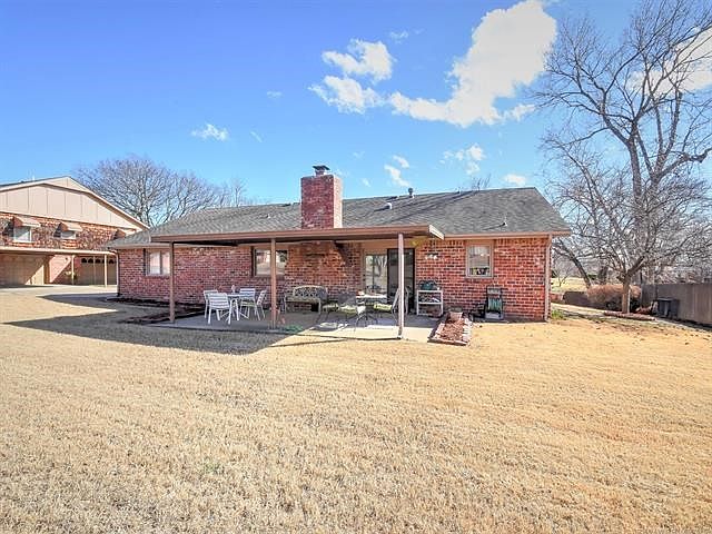 2nd image of 3998 Lakeview Dr