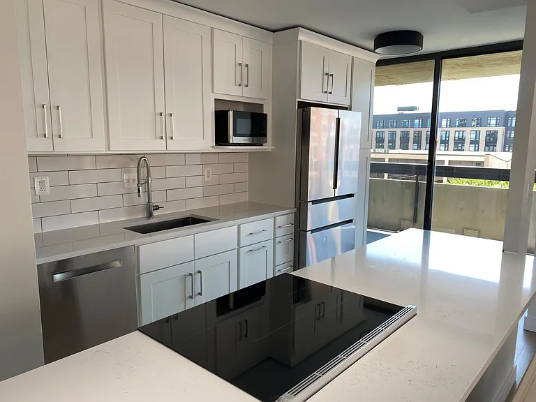 400 Madison St #403 — Photo 13