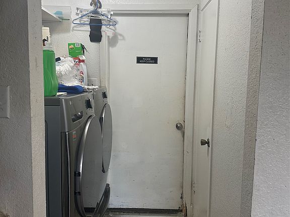 4th image of 556 Greenway Dr