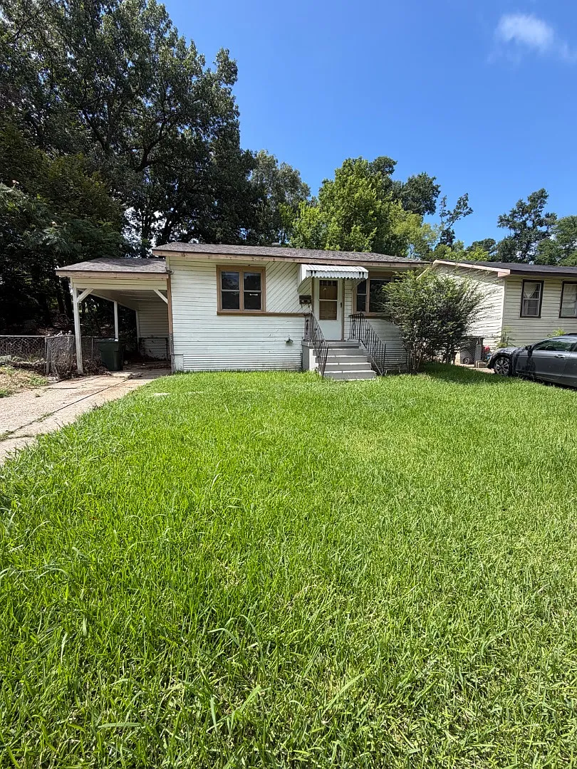 3117 Ashton St — Photo 1