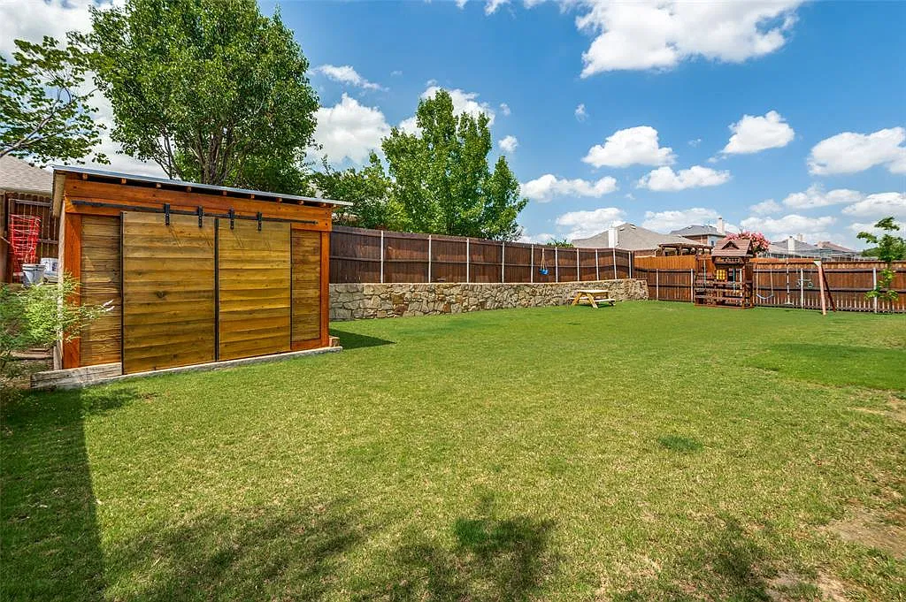 4 bed, 3030 sqft, $2,700 — Photo 3