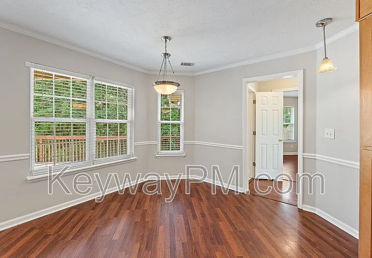845 Prairie Ln — Photo 5