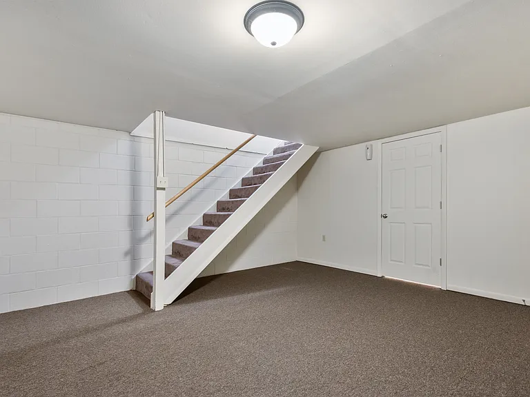 Shadeland Terrace with Finished Basements — Photo 10