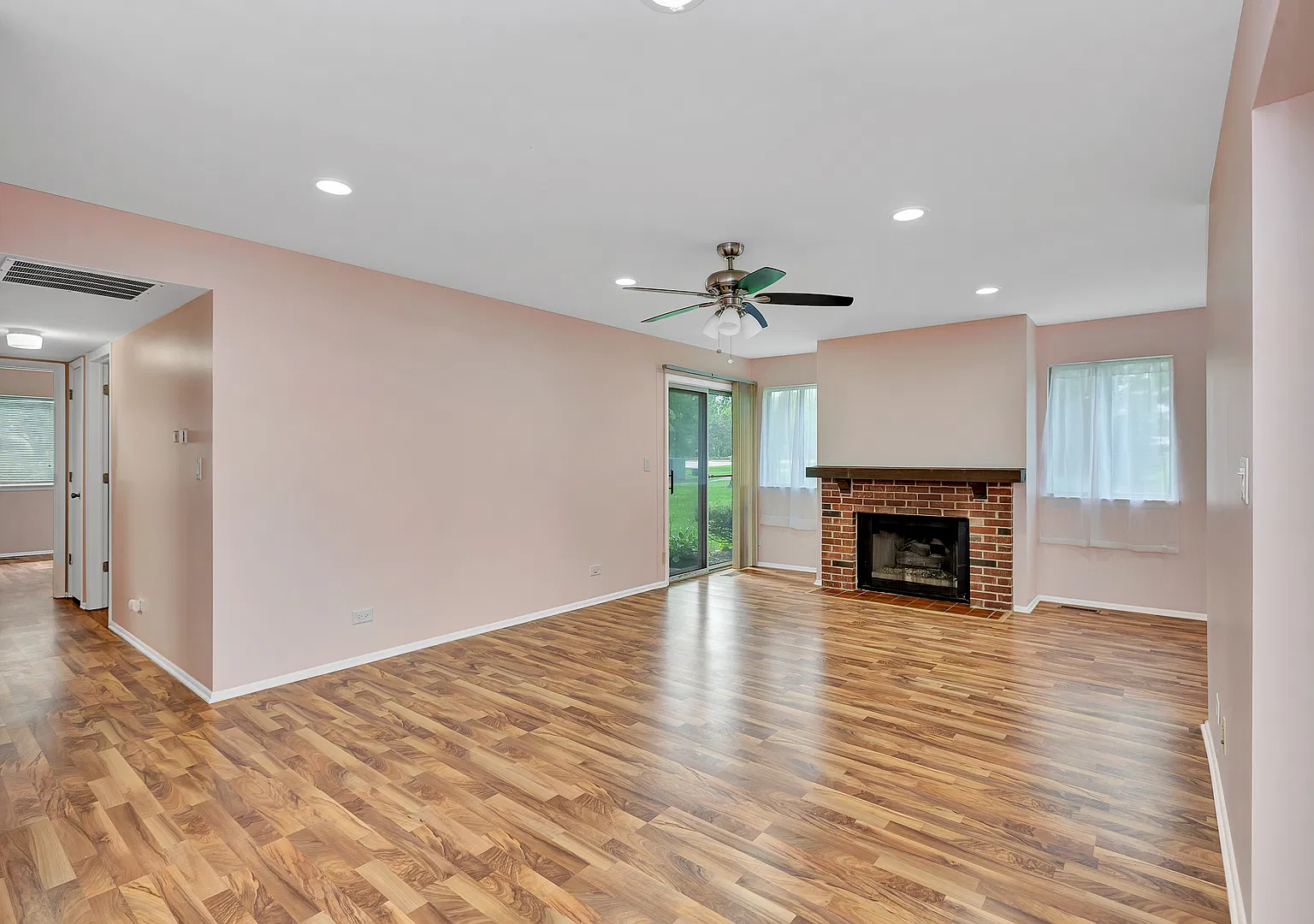 2 bed, 1050 sqft, $2,250 — Photo 1