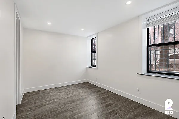 Rented by REZI | media 11