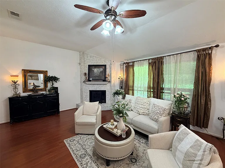 8602 Lazy Brook Ln — Photo 3