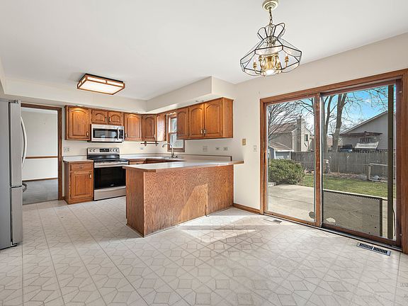 3rd image of 2176 Jordan Ln
