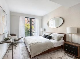 500 W 45th St