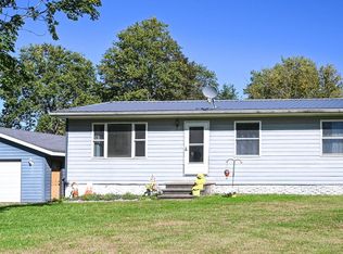 1863 Honey Creek Rd, Manchester, IA 52057