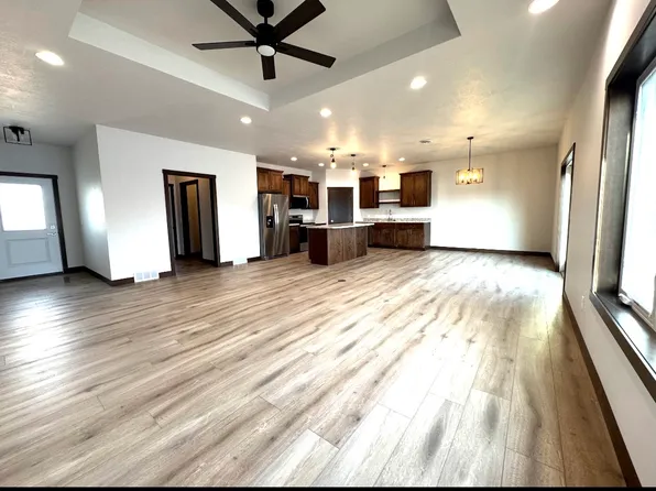 517 1st St W, Kimball, SD 57355